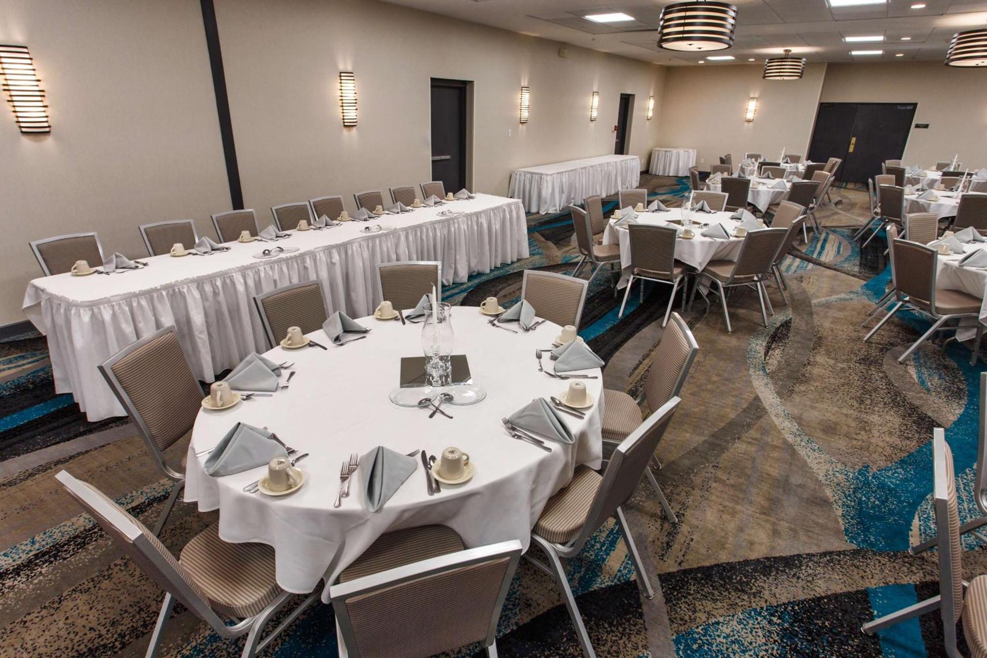 Doubletree By Hilton Neenah Екстериор снимка