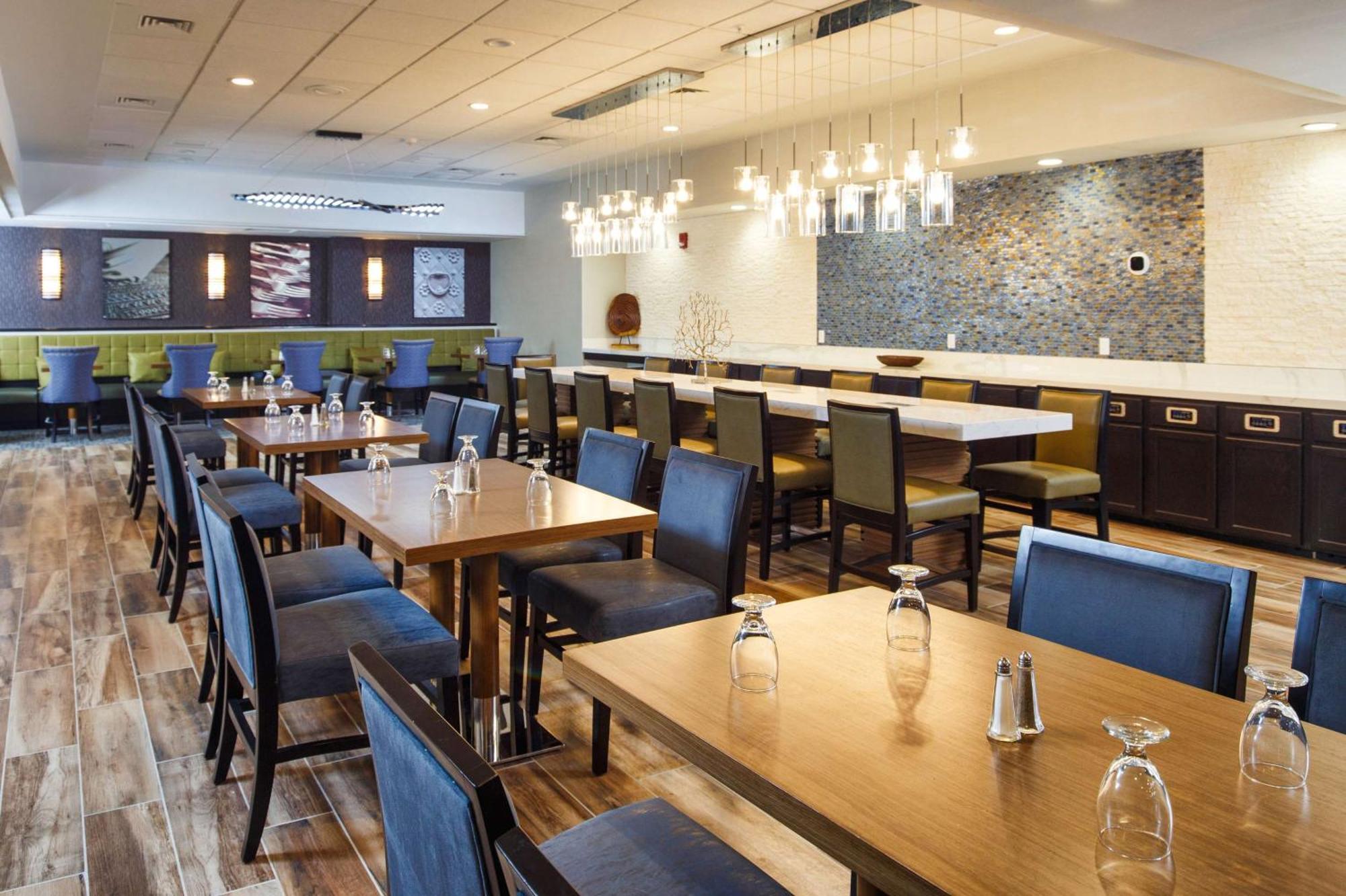 Doubletree By Hilton Neenah Екстериор снимка
