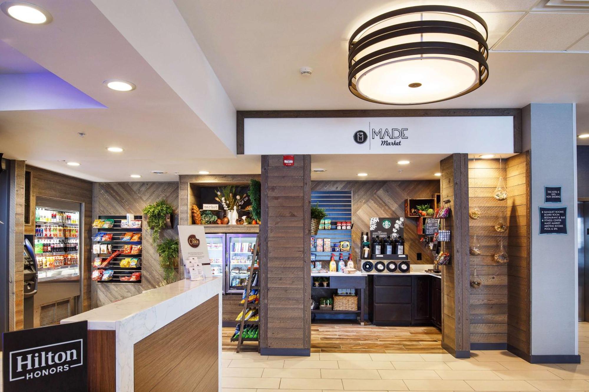Doubletree By Hilton Neenah Екстериор снимка