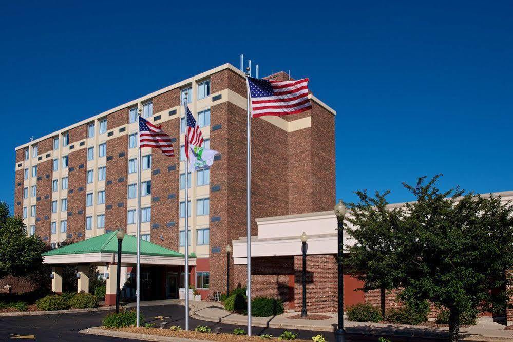 Doubletree By Hilton Neenah Екстериор снимка