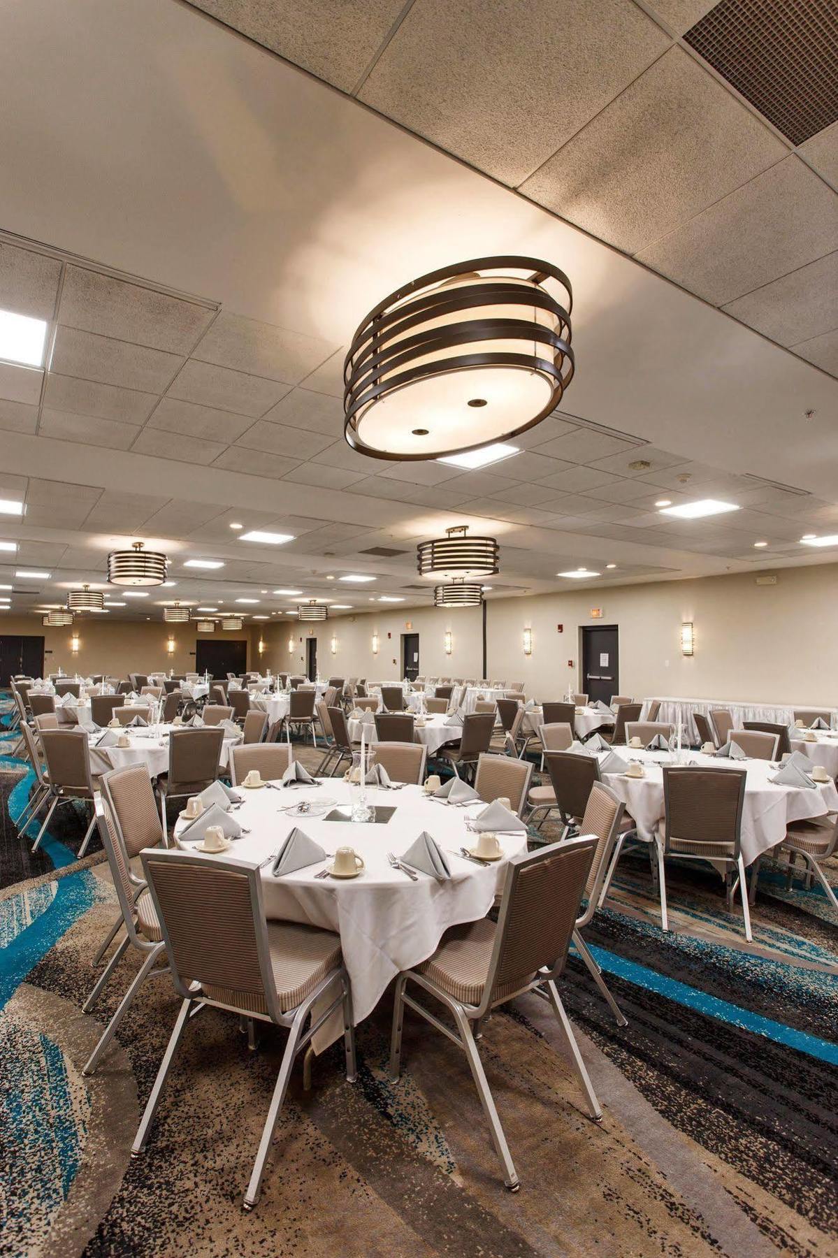 Doubletree By Hilton Neenah Екстериор снимка